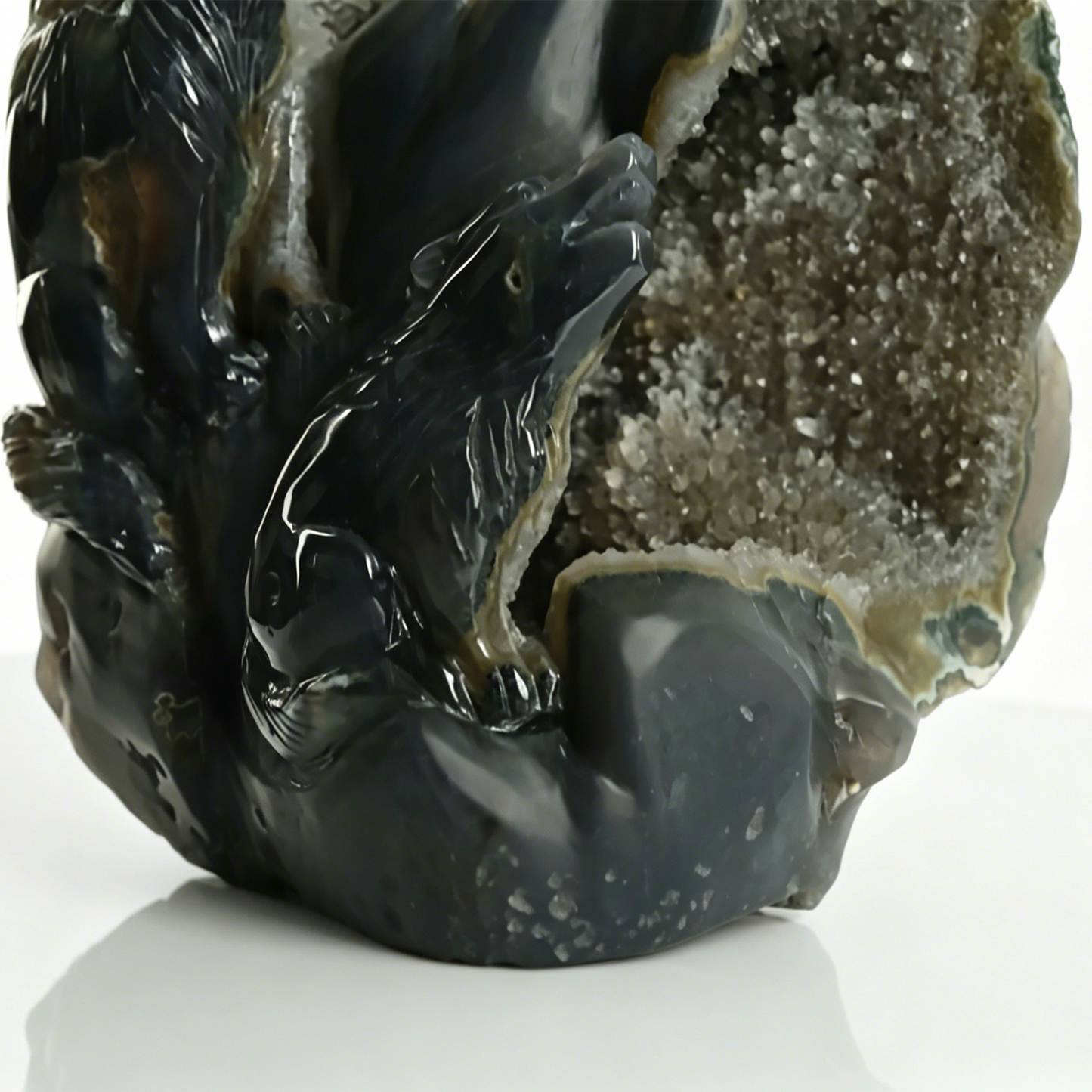 Natural Geode Agate Wolf Carving - Natural Stone Sculpture Carving