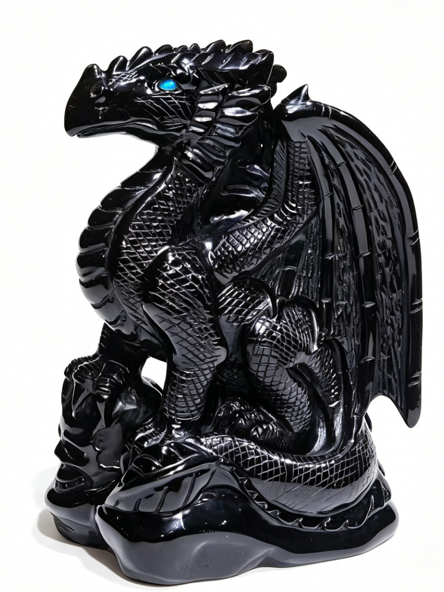 Geflügelter Drache aus Obsidian auf Kristallschädel – Handgeschnitzter Schutzstein