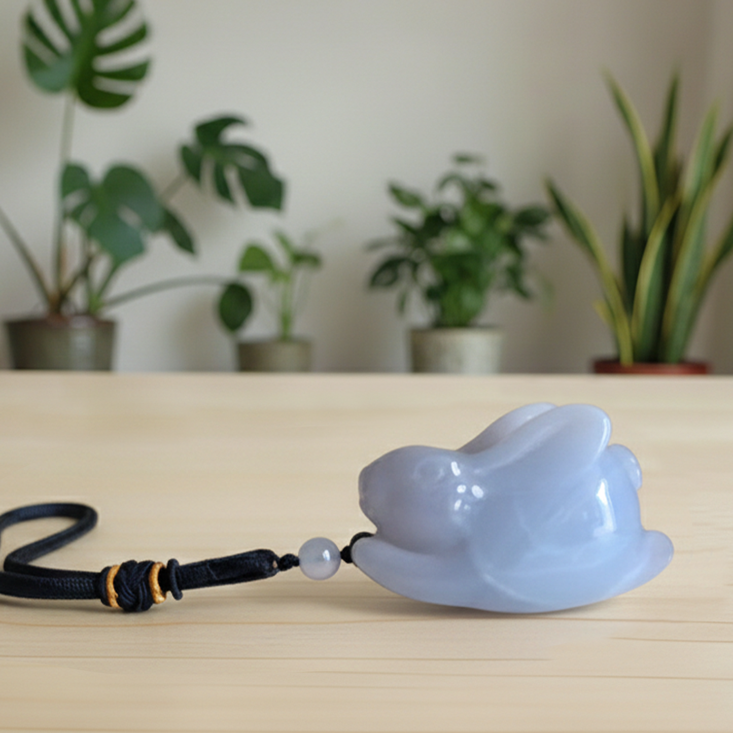 Lapin anti-stress en calcédoine bleue – Pierre précieuse naturelle