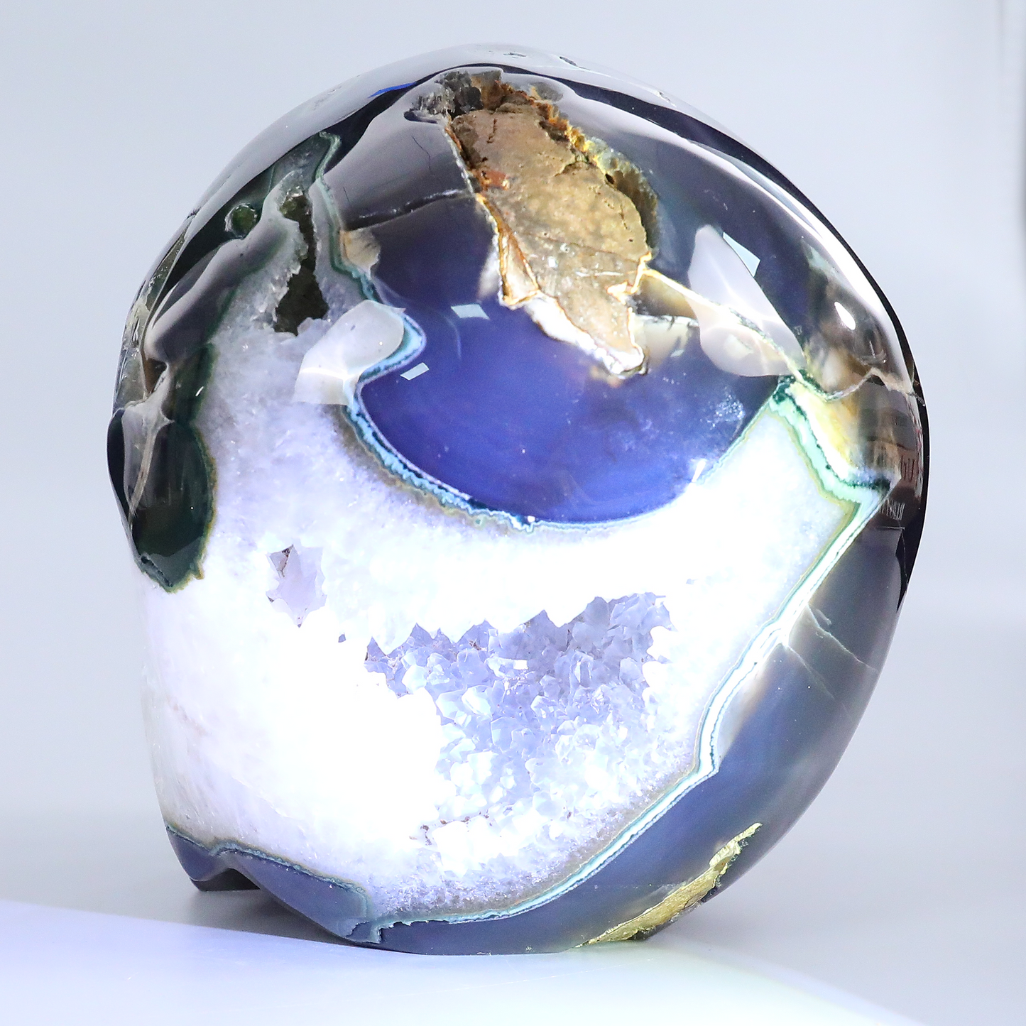 Carved Geode Agate Crystal Skull (5800g）