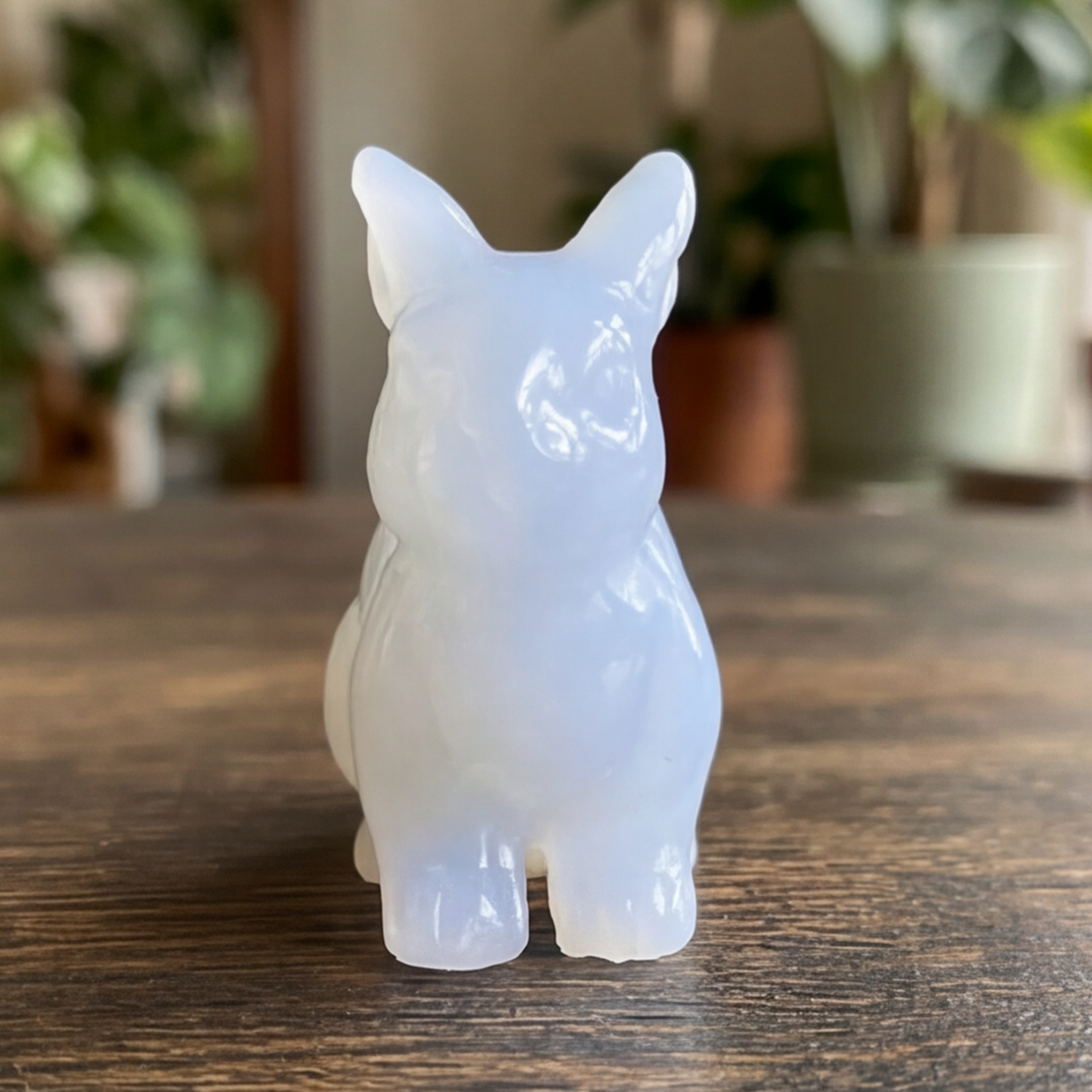 Lapin de Pâques sculpté en calcédoine bleue - Sculpture animale en pierre naturelle