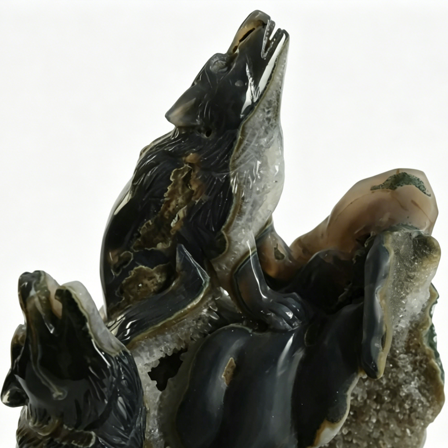 Natural Geode Agate Wolf Carving - Natural Stone Sculpture Carving