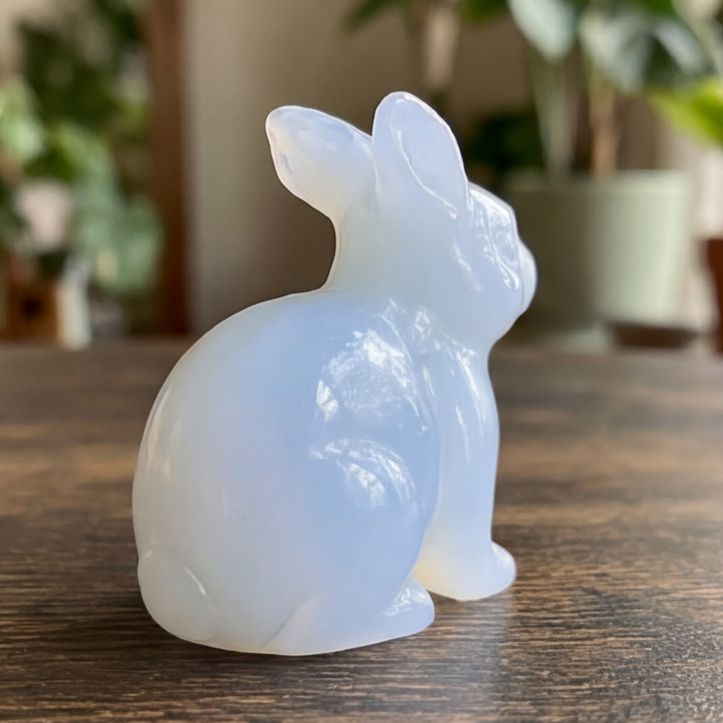 Lapin de Pâques sculpté en calcédoine bleue - Sculpture animale en pierre naturelle