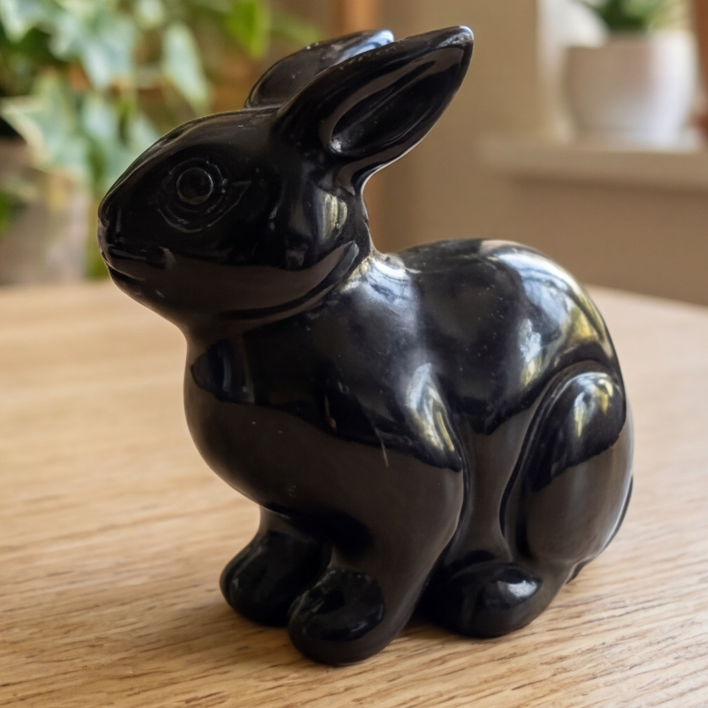 Lapin sculpté en obsidienne noire – Animal en cristal sculpté à la main