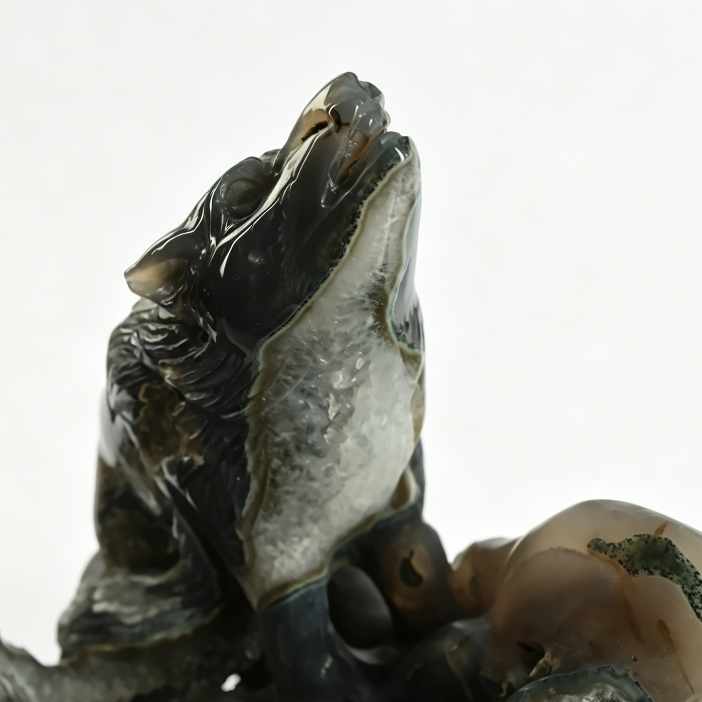 Natural Geode Agate Wolf Carving - Natural Stone Sculpture Carving
