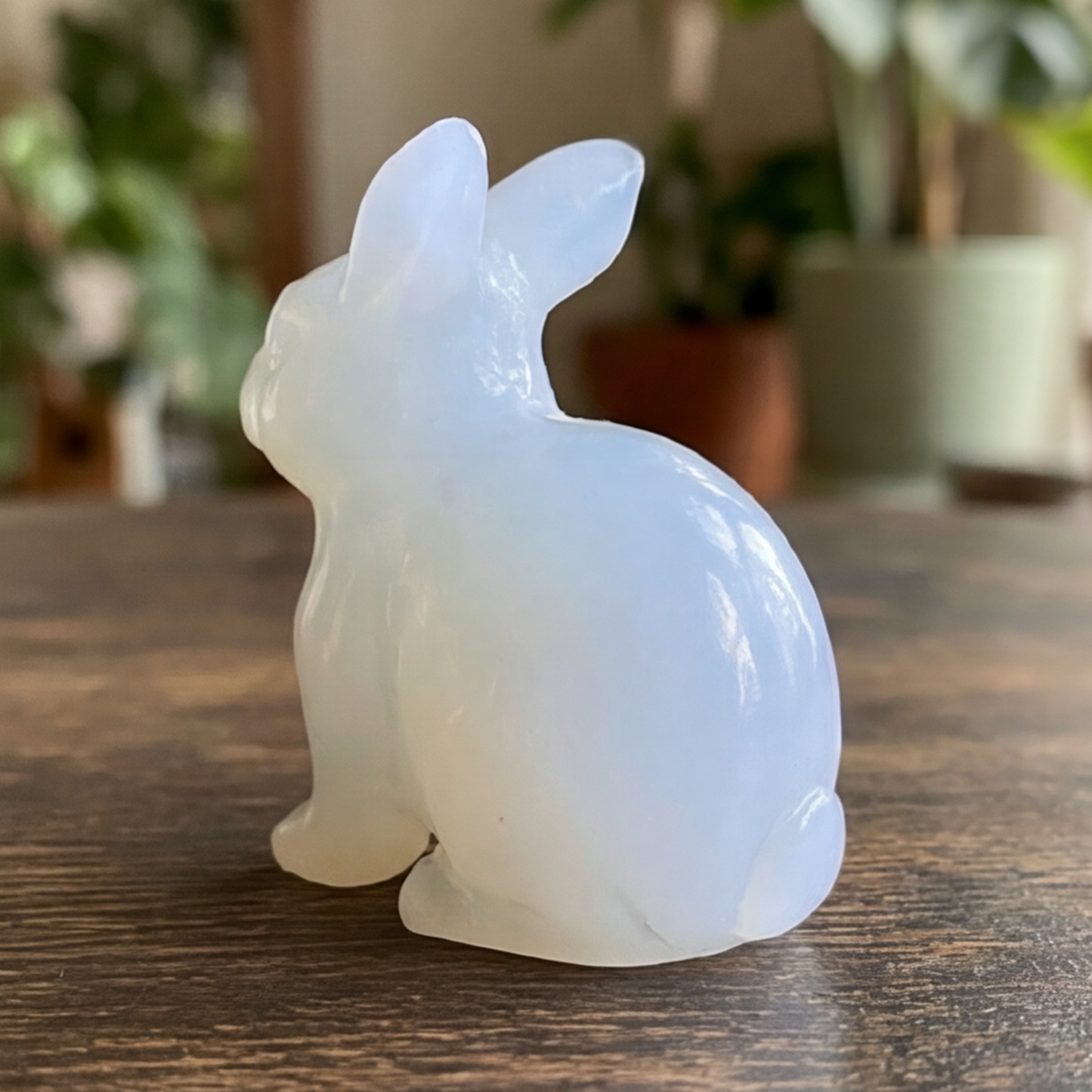 Lapin de Pâques sculpté en calcédoine bleue - Sculpture animale en pierre naturelle