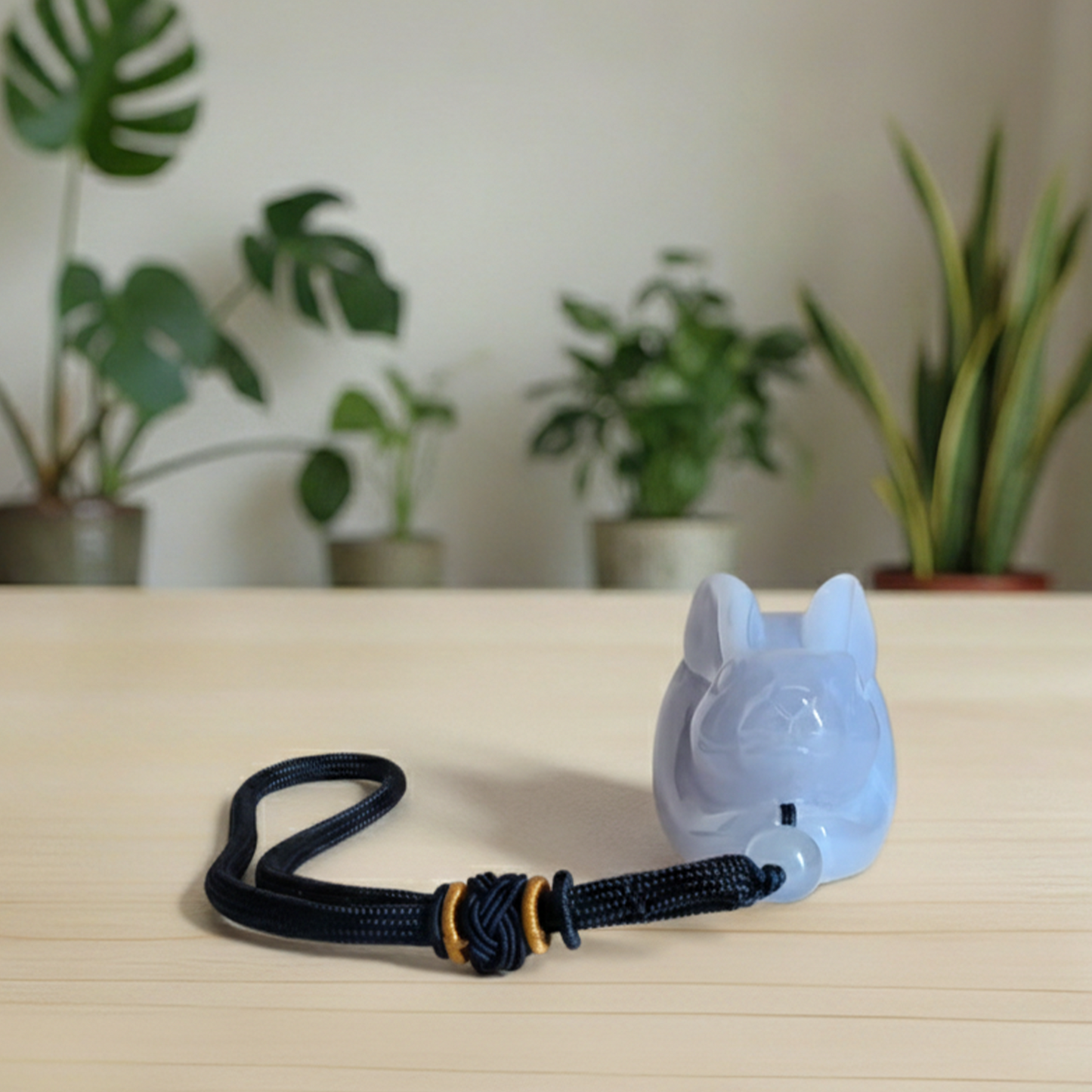 Lapin anti-stress en calcédoine bleue – Pierre précieuse naturelle