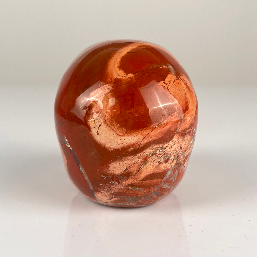 7,6 cm großer Totenkopf aus rotem Jaspiskristall