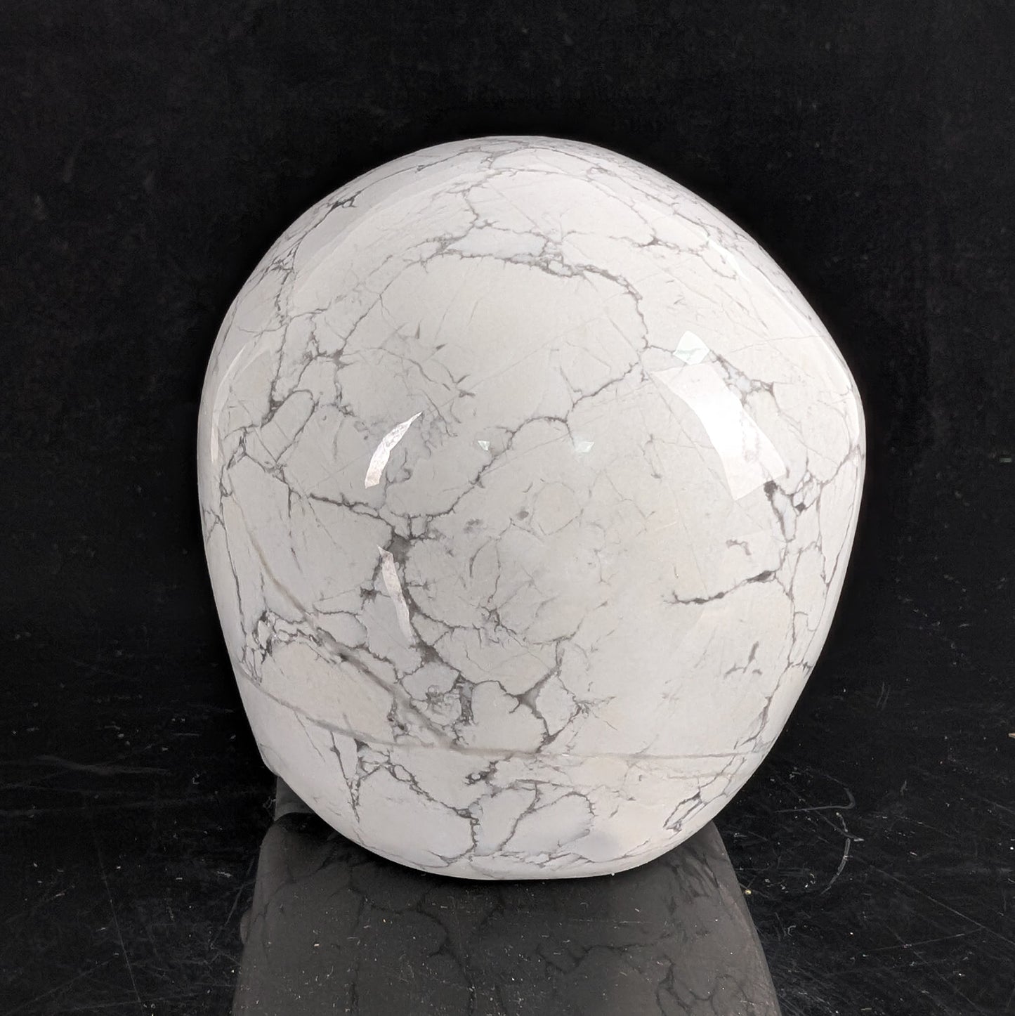 Crâne en cristal de turquoise howlite blanche de 11,4 cm (4,5 pouces) – Pierre naturelle sculptée à la main