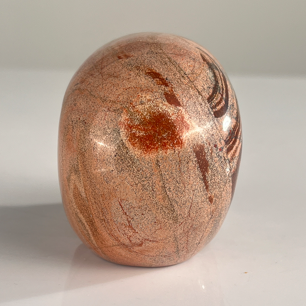 7,6 cm großer Totenkopf aus rotem Jaspiskristall