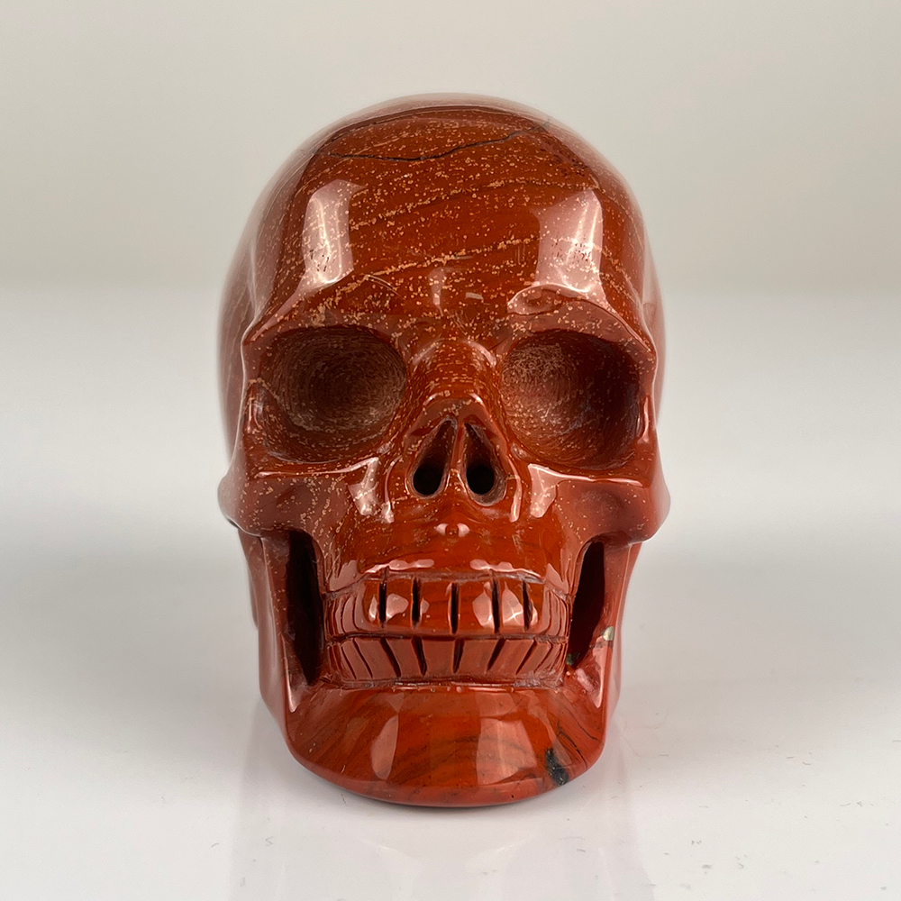 Crâne en cristal de jaspe rouge de 7,6 cm