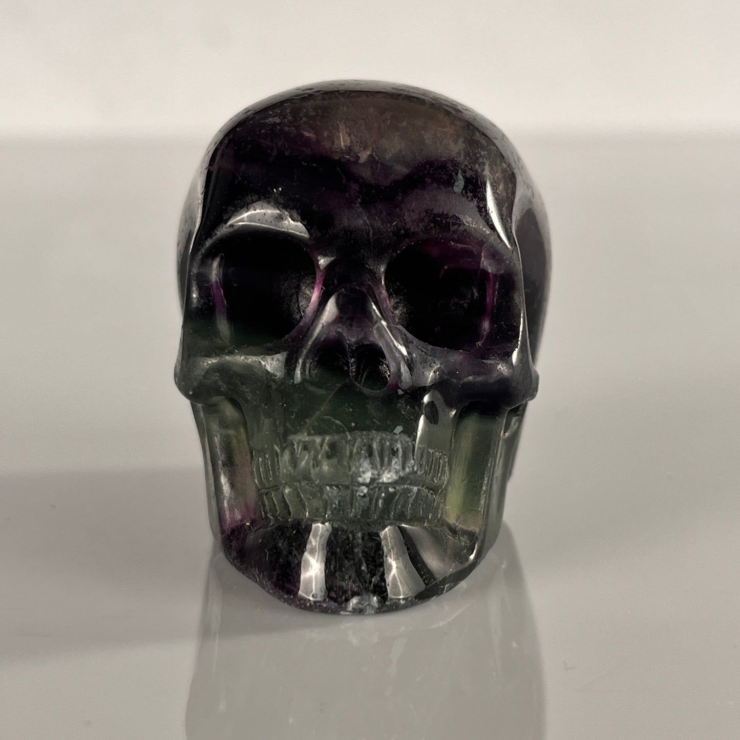 Crâne en cristal de fluorite verte de 5 cm – Pierre naturelle sculptée à la main