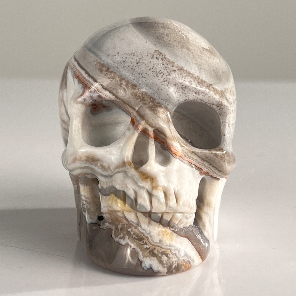 3 Zoll großer, handgeschnitzter Totenkopf aus rotem Crazy Lace Achat-Kristall – Naturstein