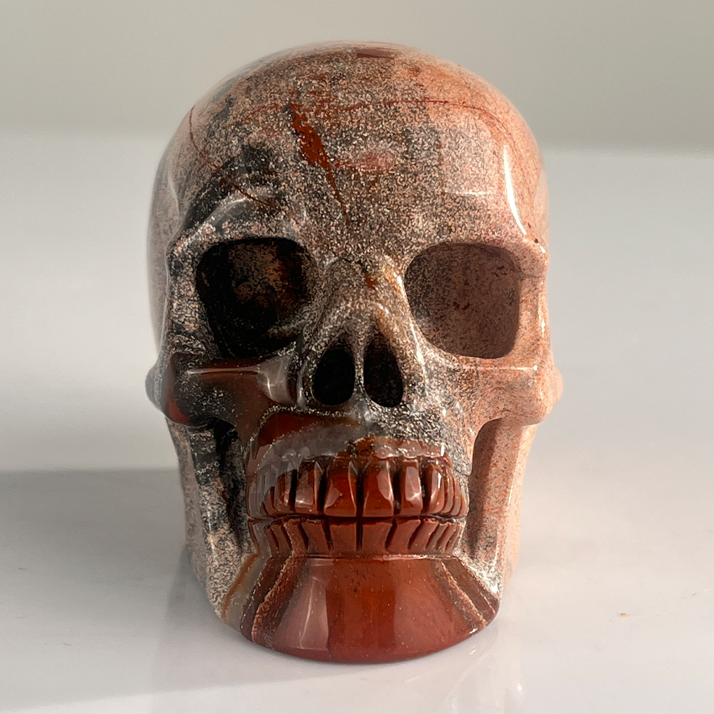 7,6 cm großer Totenkopf aus rotem Jaspiskristall