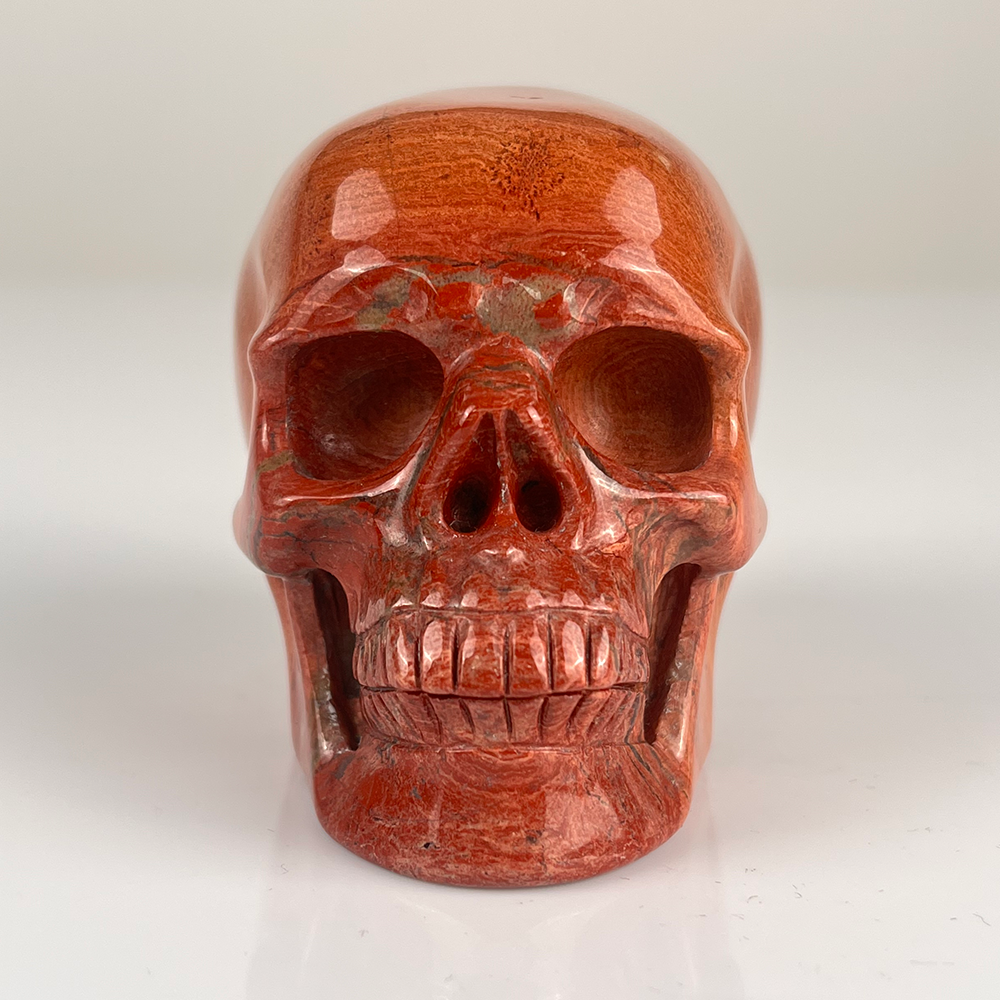 7,6 cm großer Totenkopf aus rotem Jaspiskristall
