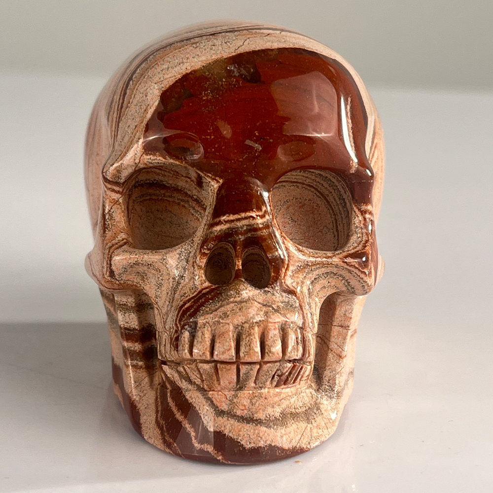 7,6 cm großer Totenkopf aus rotem Jaspiskristall