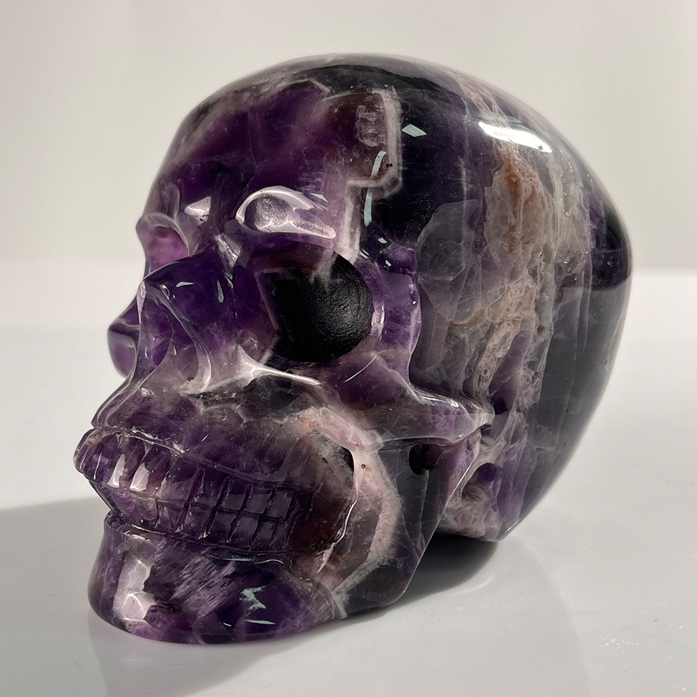 4,5 Zoll großer Amethyst-Kristallschädel – handgeschnitzter Naturedelstein