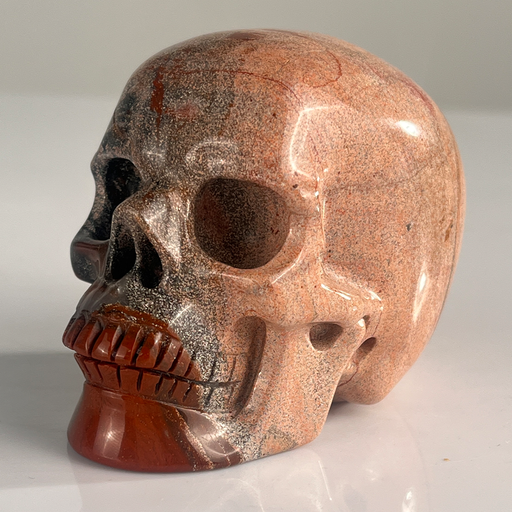 7,6 cm großer Totenkopf aus rotem Jaspiskristall