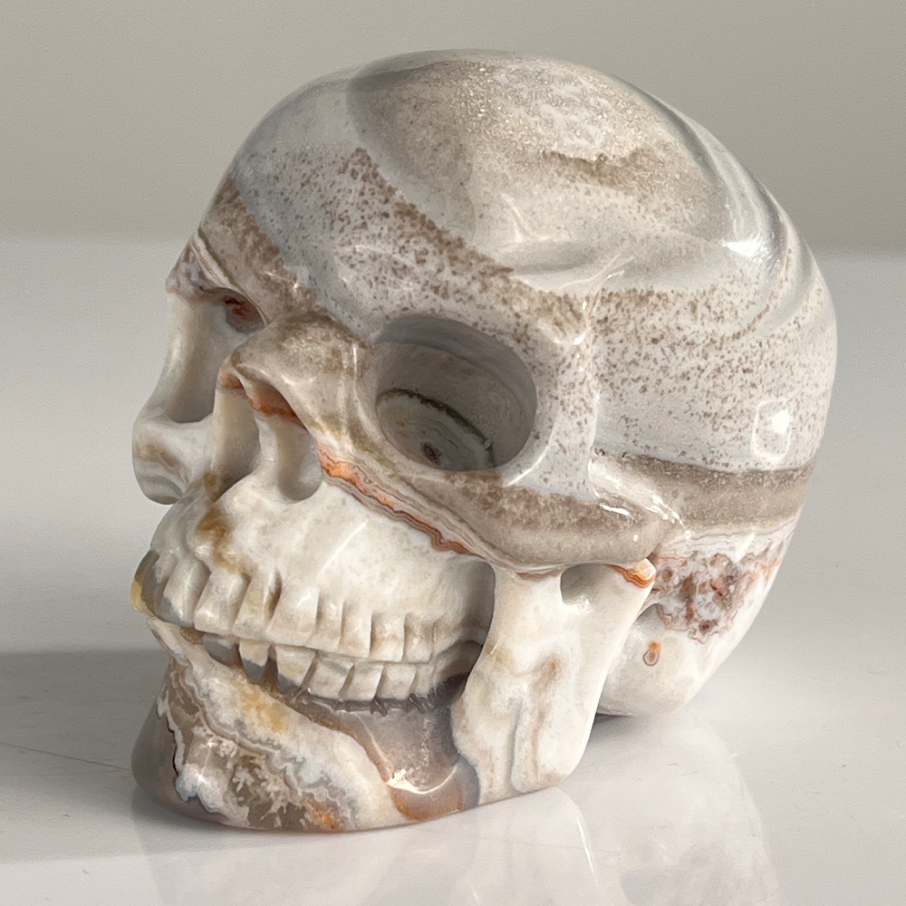 3 Zoll großer, handgeschnitzter Totenkopf aus rotem Crazy Lace Achat-Kristall – Naturstein