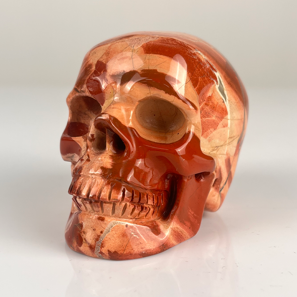 7,6 cm großer Totenkopf aus rotem Jaspiskristall