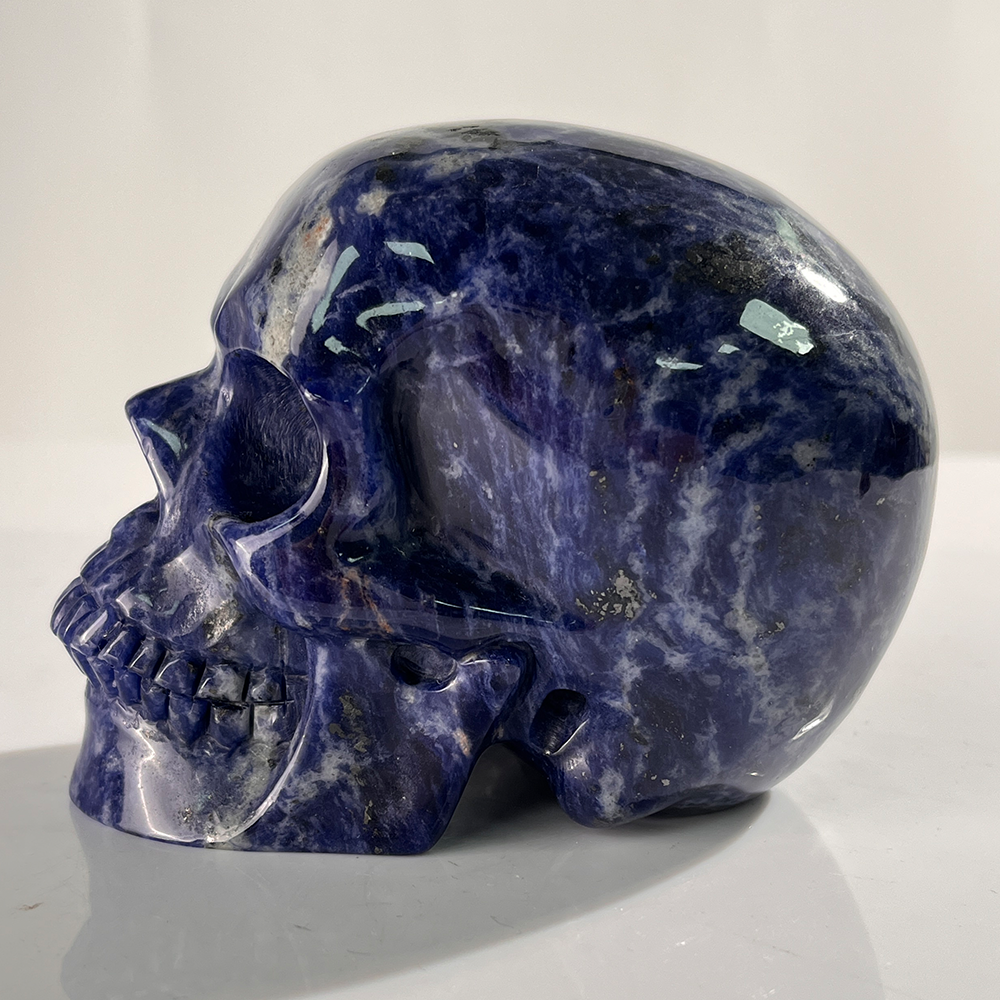 Crâne en cristal d'agate dentelle bleue de 11,4 cm (4,5 pouces) – Pierre naturelle sculptée à la main