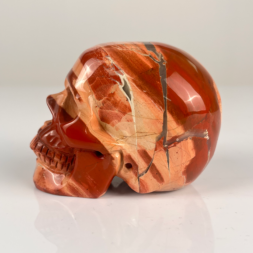 7,6 cm großer Totenkopf aus rotem Jaspiskristall