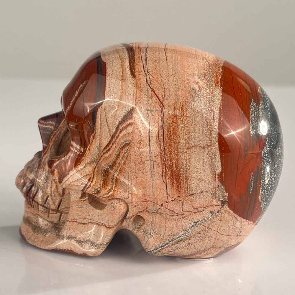 7,6 cm großer Totenkopf aus rotem Jaspiskristall