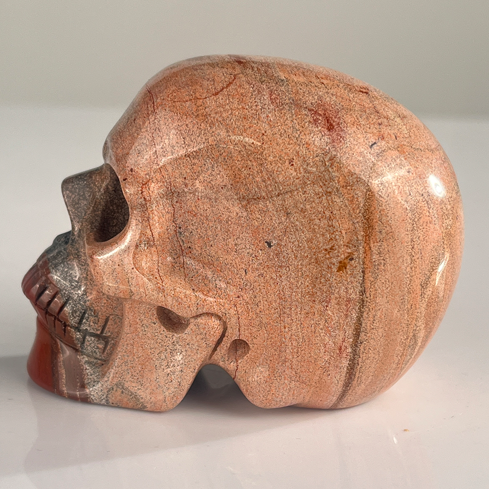 7,6 cm großer Totenkopf aus rotem Jaspiskristall