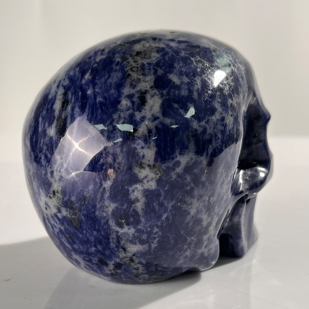 Crâne en cristal d'agate dentelle bleue de 11,4 cm (4,5 pouces) – Pierre naturelle sculptée à la main