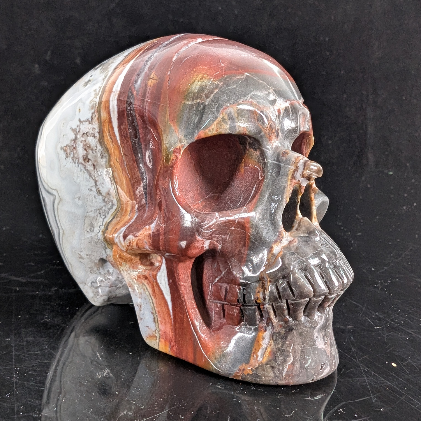 3 Zoll großer, handgeschnitzter Totenkopf aus rotem Crazy Lace Achat-Kristall – Naturstein