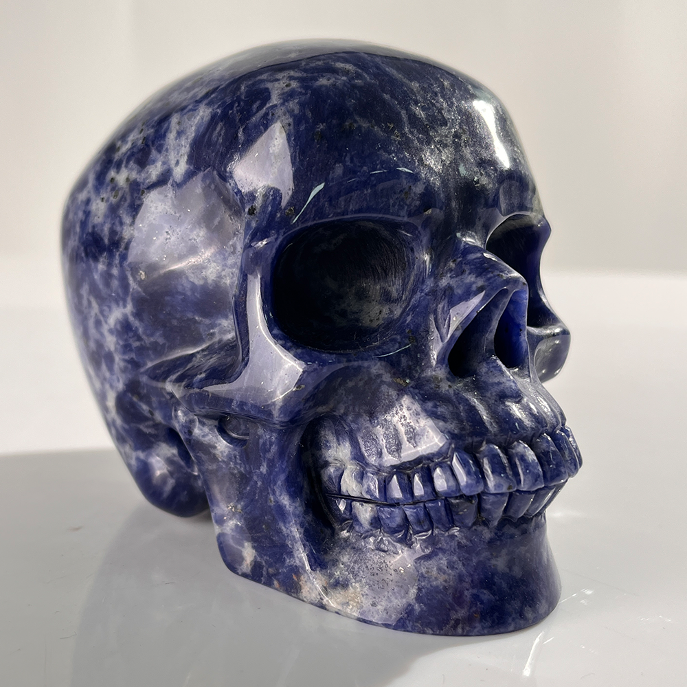 Crâne en cristal d'agate dentelle bleue de 11,4 cm (4,5 pouces) – Pierre naturelle sculptée à la main