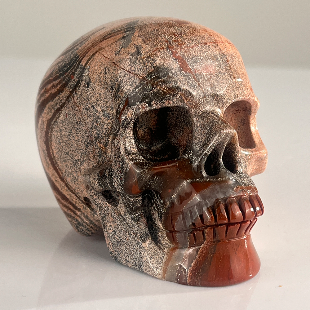 7,6 cm großer Totenkopf aus rotem Jaspiskristall