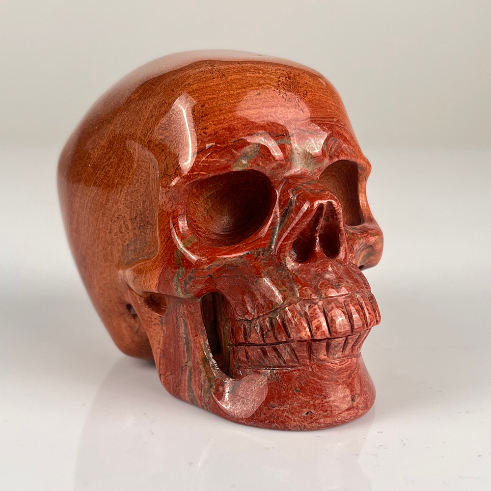 7,6 cm großer Totenkopf aus rotem Jaspiskristall