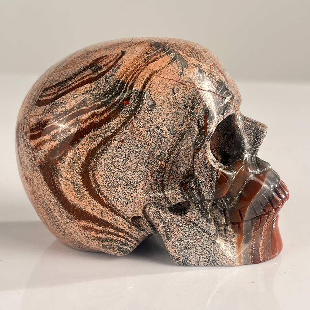 7,6 cm großer Totenkopf aus rotem Jaspiskristall