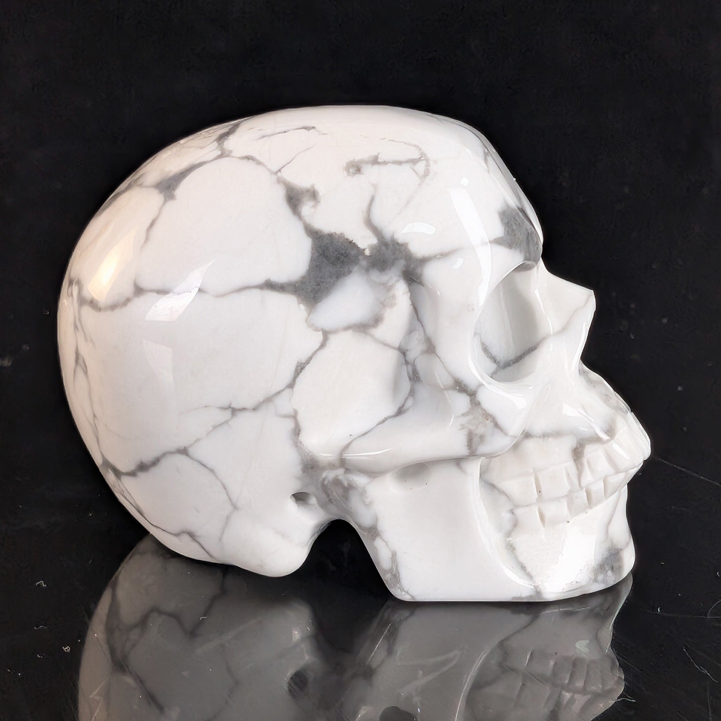 Crâne en cristal de turquoise howlite blanche de 5 cm – Mini crâne en cristal