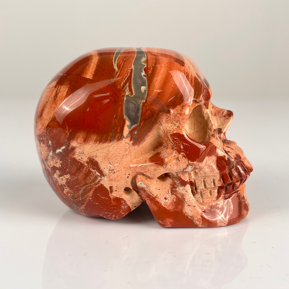 7,6 cm großer Totenkopf aus rotem Jaspiskristall