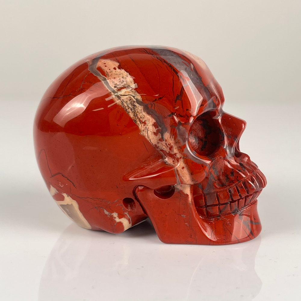Crâne en cristal de jaspe rouge de 7,6 cm