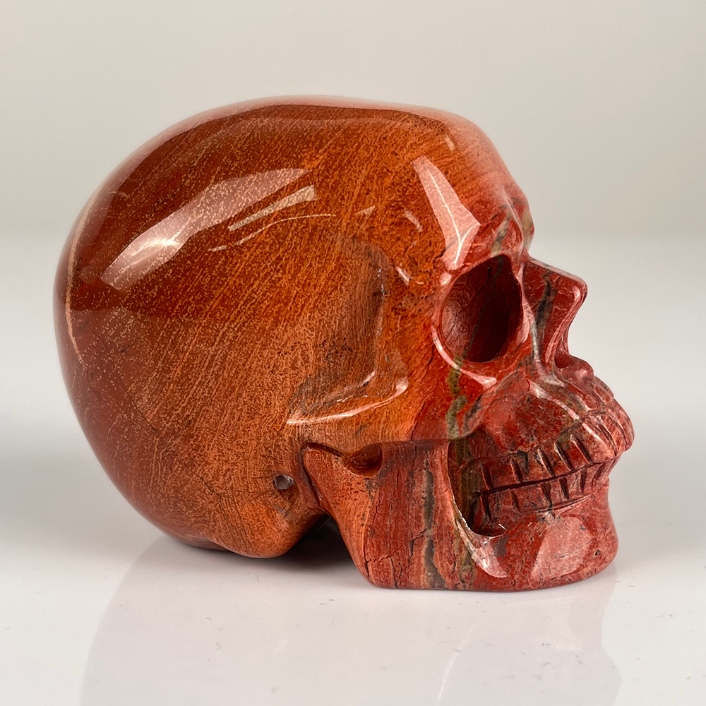 7,6 cm großer Totenkopf aus rotem Jaspiskristall