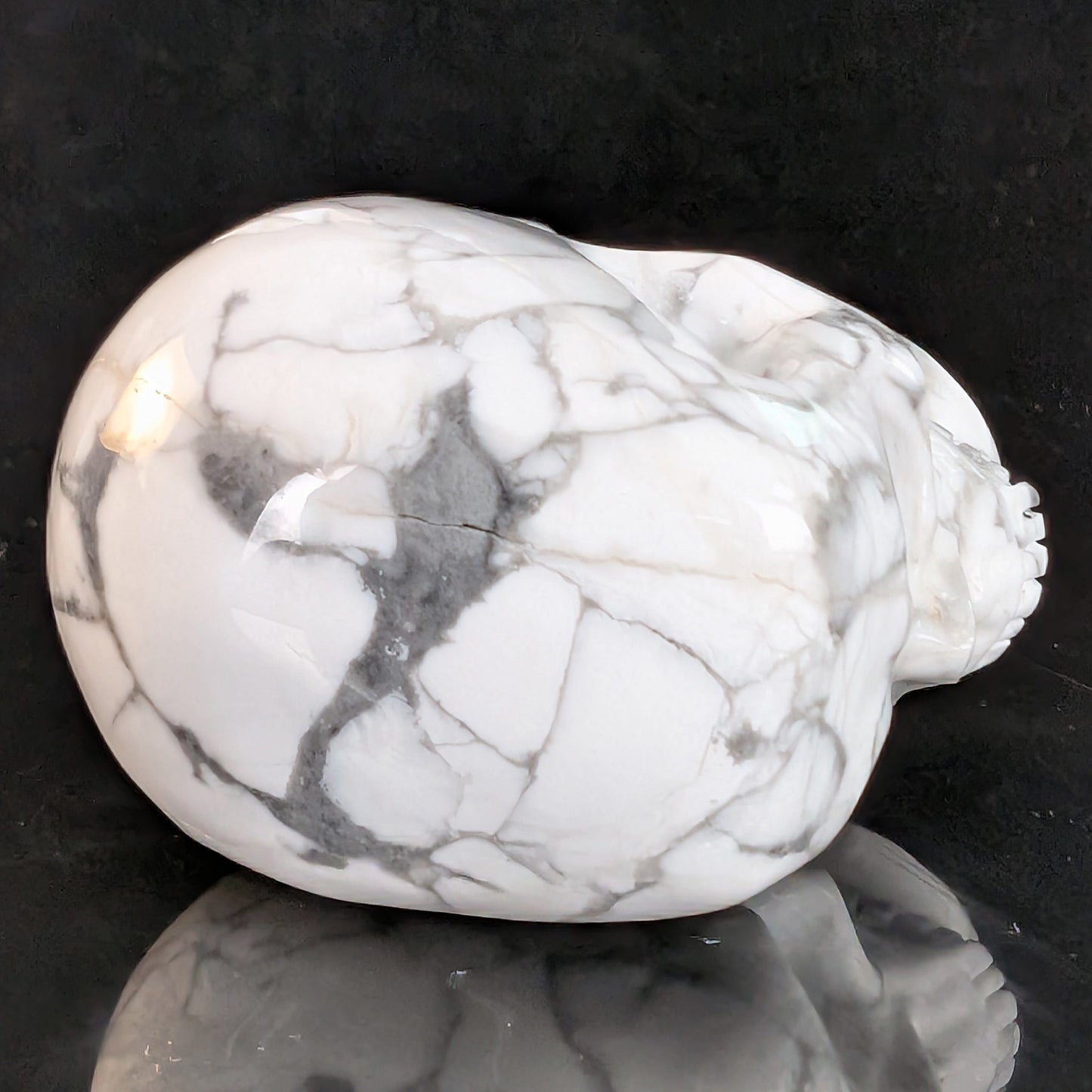 Crâne en cristal de turquoise howlite blanche de 5 cm – Mini crâne en cristal