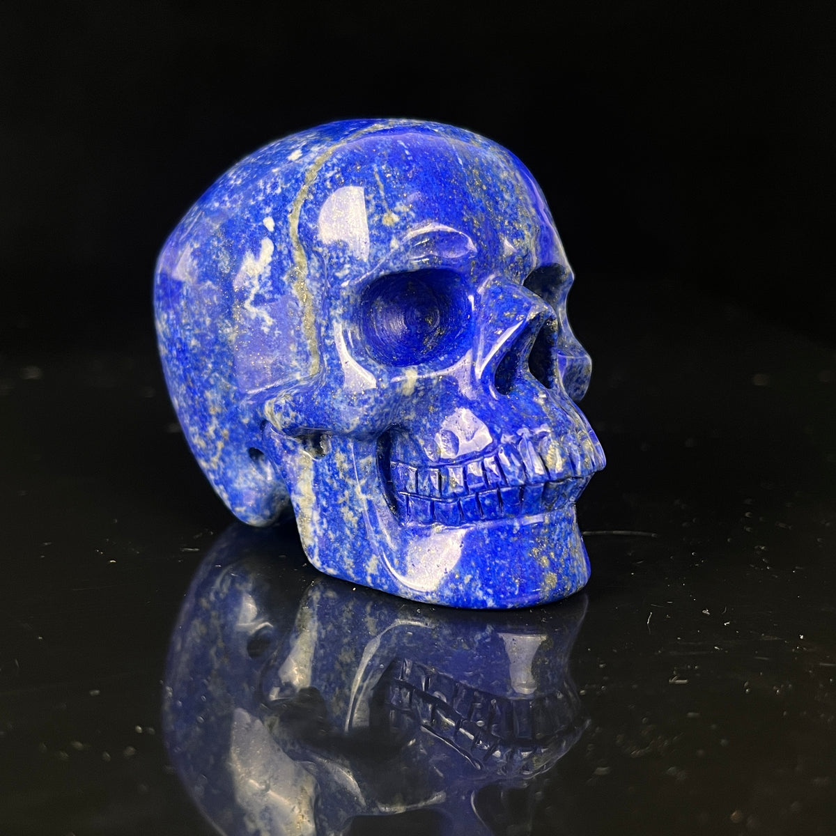 Additional view of a 3-inch mixed-stone crystal skull collection box, Pattern A