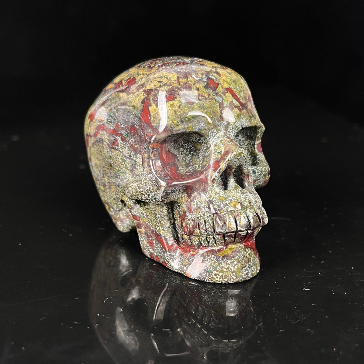 Additional view of a 3-inch mixed-stone crystal skull collection box, Pattern A