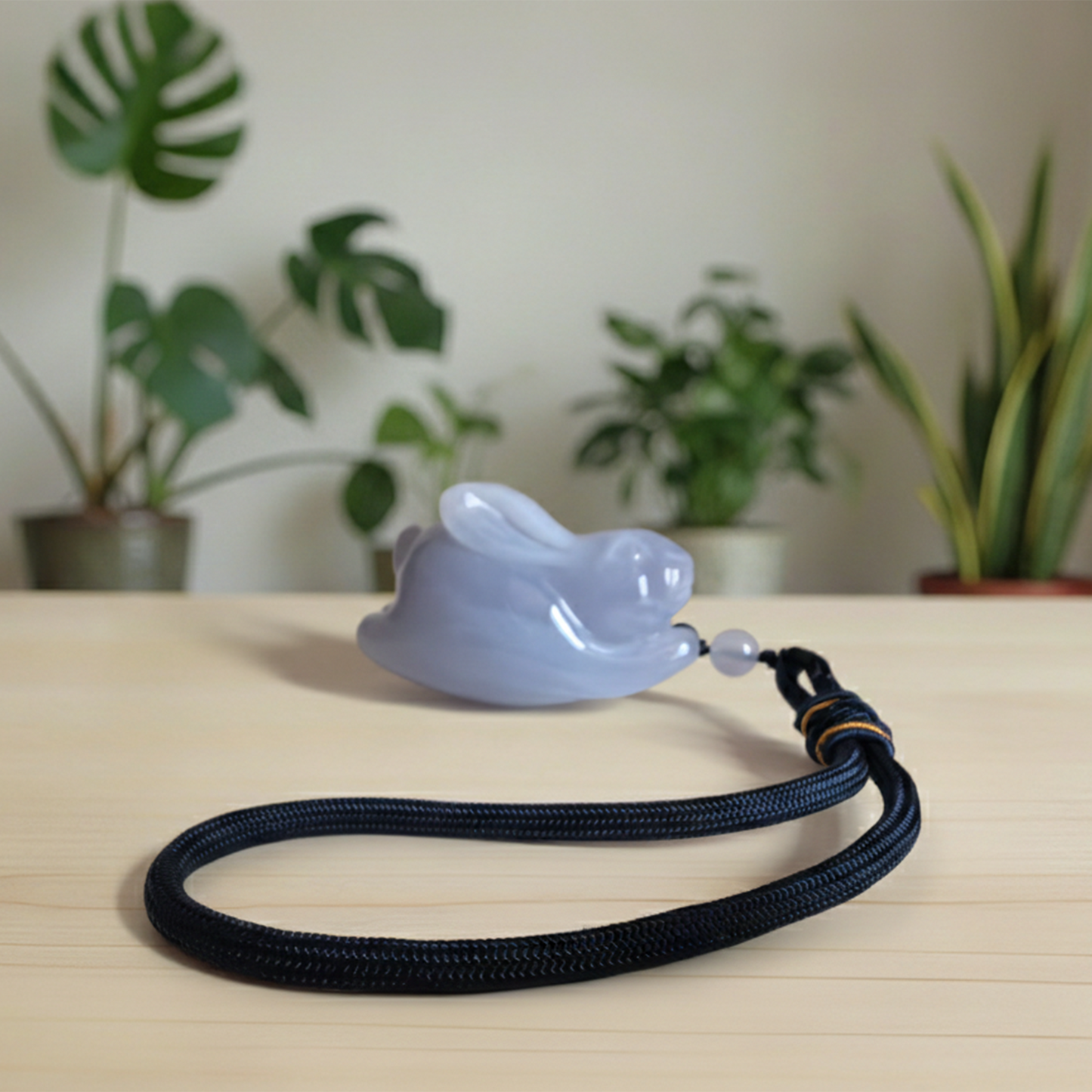 Lapin anti-stress en calcédoine bleue – Pierre précieuse naturelle