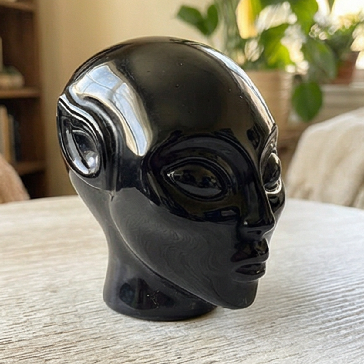 Additional view of a 3-inch Obsidian alien skull carving