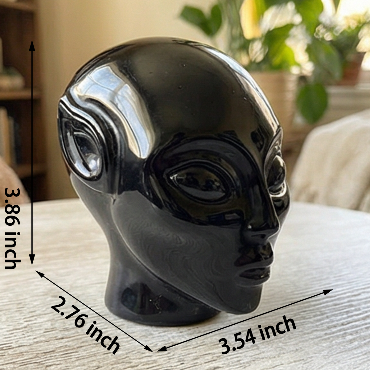 Additional view of a 3.8-inch Obsidian alien skull carving