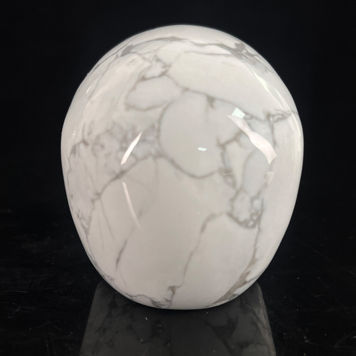 Back view of a 3-inch White human skull carving