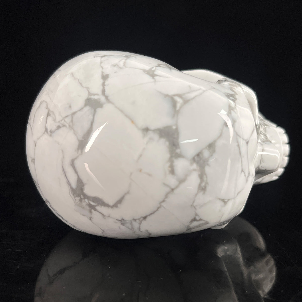 Top view of a 3-inch White human skull carving