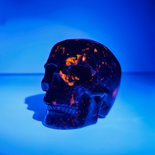 Left-front view of a 4.5-inch Yooperlite human skull carving